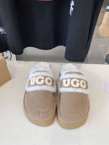 出厂价 厚底UGG logo拖鞋太火啦 一眼就上头的款式 胖胖的方圆头鞋 加上羊毛边边logo 憨憨的可爱。鞋身很轻巧 走路简直可以跳起来！ 四色:栗色 咖色