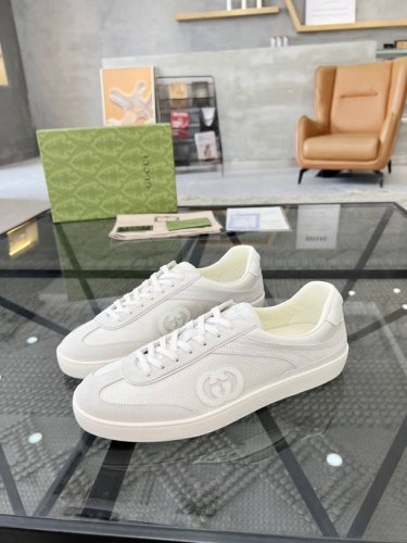 G 顶级代购 古 炸街男神爆款运动板鞋专柜同步，鞋面意大利进口牛皮搭配网布面料，高品质拼接复杂工艺品，进口牛皮内里垫，鞋底：原厂特供原版底，Tpu独家活动成型底