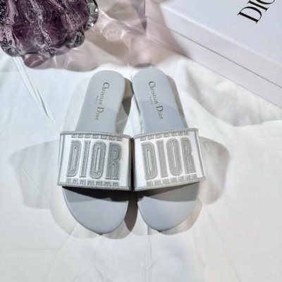 橙子出厂价p dior 迪奥春夏新款 立体字母刺绣平底拖鞋 一字拖 凉拖 码数 35-42