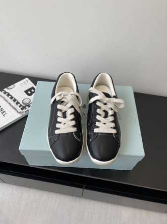 prada 普拉达 25Ss 春夏新款 德训鞋 休闲鞋 精工制造 缝线均匀 皮质质感一览无余 多色拼接 时尚大方 柔软舒适透气 鞋舌饰有经典字母Logo p家经 - 点击图像关闭