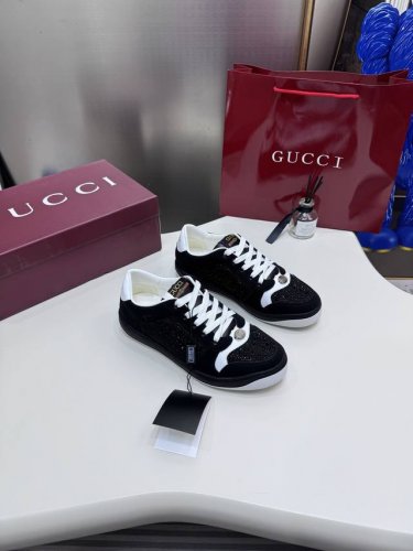 出厂： 带钻 Gucci 全新升级Gucci小脏鞋情侣款 早春新款 Gg系列做旧休闲小脏鞋走秀款 原版开发代购级别版本 金属双G水晶圆柱形标 Gucci原版纹织