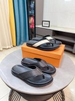 Lv-路易威登 新品男士凉拖鞋，高端精品，鞋面精致压花Logo装饰，精细做工，鞋底超软，休闲宽松舒适型，夏季必入哦！ Size：38-44