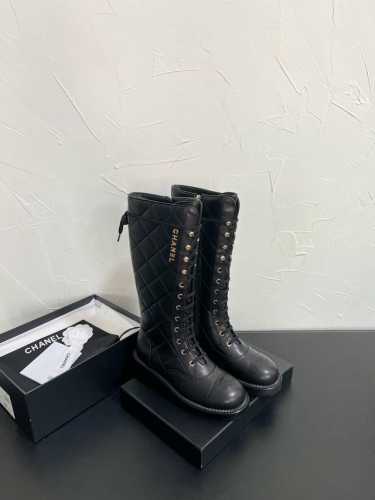 CHANEL 香奈儿 棱格长靴 小香圆头中跟朋克风电绣logo粗跟机车靴 顶级高端版本 鞋面进口小牛皮 混种羊内里 香奈儿一比一防滑真皮底。 Size：35-4