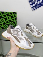 高端版本高质量原单品质D0LCE & GABBANA 今年的主打款式 没有之一 超火超帅气的休闲鞋此款传承了D家一贯有点浮夸而不失时尚的风格 精湛的做工 众多人