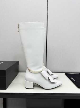 CHANE*｜小香24P新品大蝴 蝶结珍珠双C靴子系列 超仙的大蝴蝶结凉拖鞋 大蝴蝶结也是当下流行趋势 非常足的松弛感 上脚非常简洁优雅。 面料采用定制材质 内 - 点击图像关闭