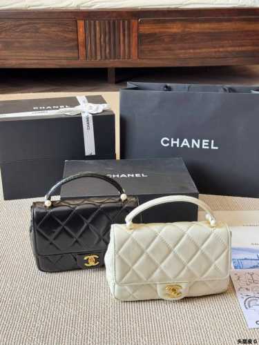 头层皮 Chanel Cf手提 慵懒随性又好背 上身满满的惊喜 高级慵懒又随性 彻底心动的一只 Size：20 15Cm
