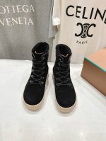 高版本出厂 皮里 毛里 Loropiana LP诺悠翩雅24ss秋冬新款 Lakeside 绑带羊毛短靴雪地靴 这款短靴采用头层牛皮制成，十分耐用且柔软，上脚非