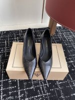 代购级 vanda Novak来自意大利品牌 尖头 单鞋 全网独家耗时3个月研发鞋跟独特设计重磅系列众多联手意大利品牌 推出高级感满分的鞋款系列 火遍Ins神仙