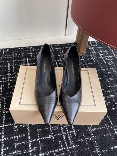 代购级 vanda Novak来自意大利品牌 尖头 单鞋 全网独家耗时3个月研发鞋跟独特设计重磅系列众多联手意大利品牌 推出高级感满分的鞋款系列 火遍Ins神仙