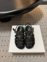 批 prad* 24 锯齿底罗马编织凉鞋 超火爆prad*普拉达 最新春夏锯齿罗马编织超轻 凉鞋 复古时髦前卫的轮齿 让整双鞋轻便舒适鲜艳色彩满足不同风格时髦人