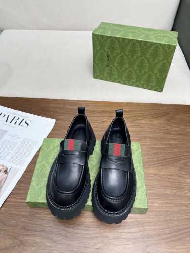 2024最新版古琦GUCCI百搭绑带马丁靴，方便穿脱‘品牌织带拼色搭配 跟高：5cm 面料：牛皮 开边珠 内里 垫脚：羊皮里。 大底是发泡大底材质 颜色：黑色