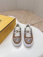 最新厚底胶片款 出女 最新版面 Fendi芬迪2025新色系列板鞋休闲运动鞋 Fd Match 升级新款 全皮面拼接 新鲜血液注入加Ff复古的设计 超好看百搭