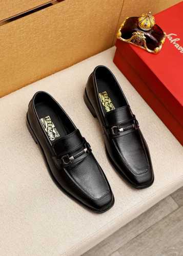 商品商标：Ferragamo 菲拉格慕 休闲皮鞋 正码码数: 38-44 45.46订制 商品材料：精选 进口十字纹牛皮鞋面+经典五金扣，进口水染牛皮内里。强烈