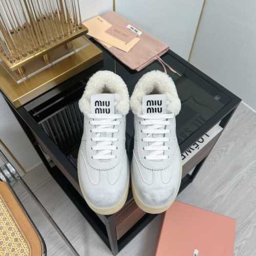 MiuMiu缪缪 2024 miu家2024春夏新品 专柜最新爆款檫色毛毛休闲鞋系列 时尚 简约高级 随意搭配 上脚非常轻便舒适 今年主推款 时尚 简约高级 随