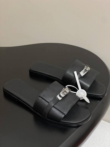 顶级品质 hermes 爱马仕H家 Giulia凉拖鞋系列经典Kelly扣一字带拖鞋 时尚又百搭 超级舒服 每个细节都做到极致 独家开模纯钢Kelly扣掏空贴皮