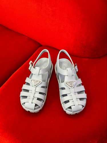 Prad A Ss24 New Arrival～ P家2024春夏罗马凉鞋新品 三角标点缀；复古时髦；搭配个袜子简直不要太好看 Size 35-41