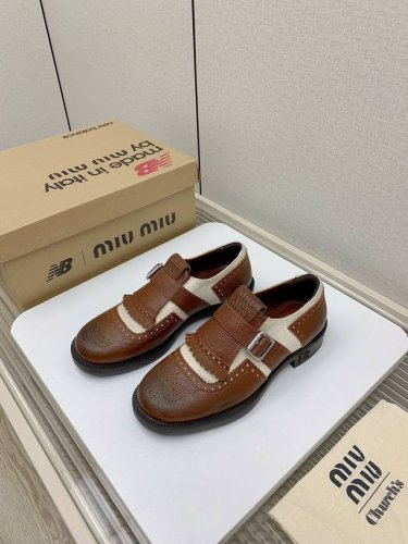 出厂 高版本 Miumiu缪缪凉鞋玛丽珍2024粗跟圆头单鞋凉鞋 中性十足复古高贵百搭款怎么穿都好看今夏时髦精最爱 看起来不怎么舒服上脚超级舒服 超级重工， 鞋