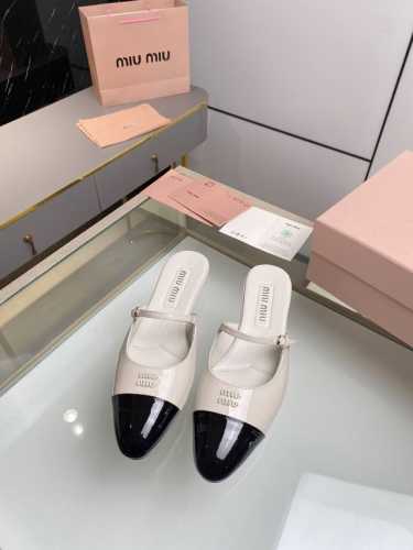 出厂价Pp单鞋350拖鞋330缪缪早春款，升级工艺打造精品，双色拼接超级百搭 经典时尚款 对脚型没那么纤瘦，对高脚背的妹子更友好了鞋面：进口牛漆皮 内里：山羊皮