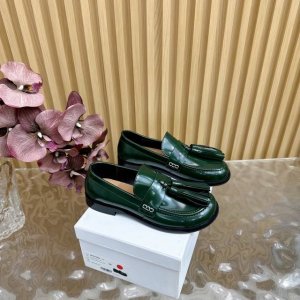 高品质Jwanderson25春夏最新走秀款流苏乐福鞋单鞋 没有撞色的强烈感 但依旧吸睛 鞋面滚边做法 超结实针脚 线条流畅转角弧度自然 干净利落 圆圆的鞋头搭