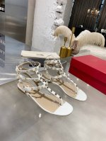 工厂p价p 顶级高端版本 valentino华伦天奴铆钉经典凉鞋 鞋面混种羊皮 内里垫脚混种羊皮 意大利黄牛皮大底纹路清晰与专柜一致 码数35-39 40.41