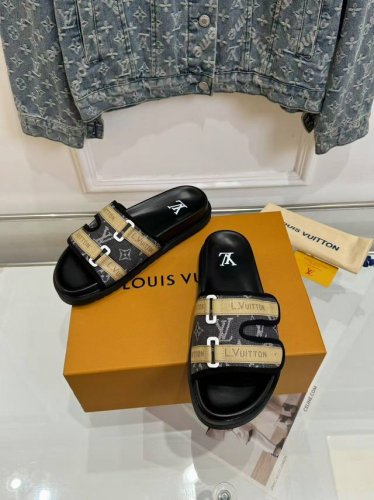 男加10Lv 路易威登 25 2025春夏新品 顶级版本 专柜主打最新款Lv 拖鞋 硬货上新 Bs代购级别！高级感十足！国内外博主刷爆的一款，复古又时髦 上脚美