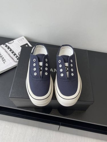 Chanel 香奈儿25Ss隐藏中古款帆布鞋 半拖款 Vintage感满满 中古复刻款 帆布鞋适配春夏 黑白拼接就很Chanel 配合袜子就很复古学院的感觉码数