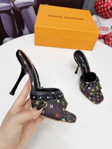 lv 路易威登 新款丹宁牛仔布小猫跟拖鞋 2025夏季女神们的夏季必备款！ 大底：真皮大底 跟高：9.5Cm 码数：35-42# 41 42码订做 不退不换