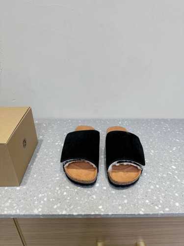 BIRKENSTOCK 博肯 毛毛鞋 情侣款 加绒软木拖鞋外穿Arizona系列 舒适还轻便，再加上弧度贴合脚弓，而且软木乳胶有一定的收缩性，长时间穿着后能贴合