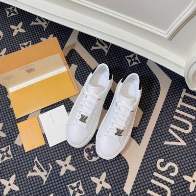 橙子出厂价 Louis Vuitton 路易威登 Lv小白鞋 休闲鞋 运动鞋板鞋 经典版型运动鞋，水晶扣件呼应鞋尾设计，赋予运动鞋精致高级的气质。轻松增高，简约