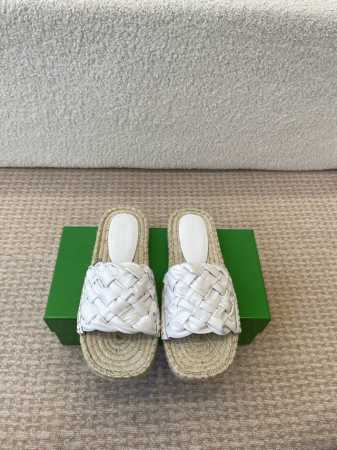 莞产Bottega Veneta Bv新款菱格宽条编织凉拖鞋 Ins&小红书巨多网红明星上身！上脚超性感！真的太美了！有理由刮起时尚大风，让人沦陷的舒适感 厚重 - 点击图像关闭