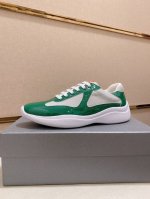工厂价 元 情侣款普拉达 PRADA 新款男士休闲运动鞋，高端品质 TW定制双层透气网布进口头层小牛镜面漆皮 鞋垫是小牛皮 冲孔设计 透气舒适 原厂真空PU吸塑