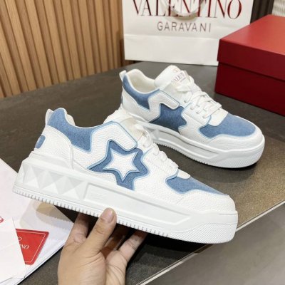 华伦天奴 情侣款休闲运动鞋系列 valentino 新款情侣运动鞋 火爆发售. 原版Zp入购拆解. 反复打版调改. 力要一比一还原 顶级奢华力作 招牌五角星设计