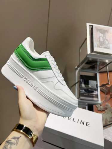 冲量 Celine Ss 厚底小白鞋 这款Celine春夏的新品，非常百搭的绝对不会出错的一款，特别是在搭比较长的阔腿裤牛仔裤时效果非常好，可以很好的拉长比例。