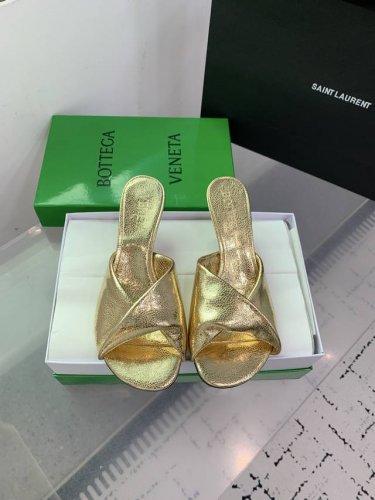 Bottega Venetabv Blink系列高跟凉拖鞋 Ins 小红书巨多网红明星上身 真的太美了高级穿着又仙女 简约时髦又有设计感而且非常非常好穿 特别是