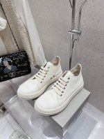 情侣款 Rick Owens 欧文斯绑带面包鞋 小面包可可爱爱又潮潮酷酷 真的是早春的时尚利器呢！穿搭适配度满分 轻松摆脱路人感 皮质也是软呼呼的，用料相当考究