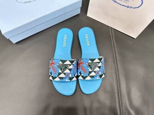 橙子出厂价 Prada 普拉达春夏新款 复古刺绣平底拖鞋 一字带拖鞋 沙滩凉拖 码数：35-42