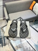 实价 巴黎世家人字拖鞋 爆款热卖原版进口材料原厂大底！Size：38 46 45 46 不退换