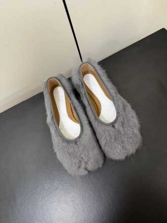 Maison Margiela MM6玛吉拉经典分趾鞋 比利时著名设计师，曾担任爱马仕 Hermès 的创意总监 虽然低调到绝迹 却仍然难以抵挡他在全球时装设计 - 点击图像关闭
