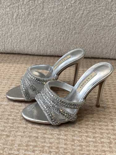 P360Casadei 25Wf早春新品 水钻高跟拖鞋 哪个女人能拒绝如此美艳的高跟鞋 高跟搭配闪耀的水钻 高级又性感！ 无论日常出行还是宴会邀约 它无与伦比的