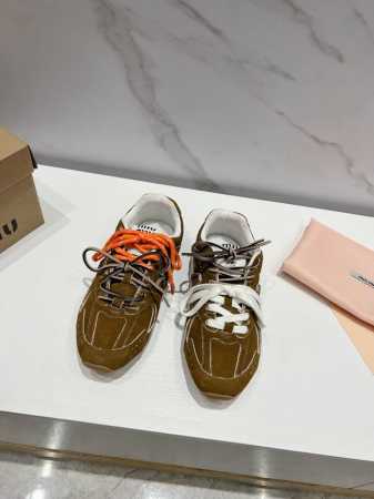 女码 男码 。Miumiu x New Balance 联名款NB运动鞋 Miu Miu 缪缪大秀上爆出的这双与New Balance 新百伦联名款运动 球鞋 - 点击图像关闭