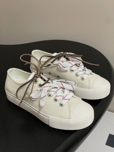 Miumiu 缪缪25春夏新款美式复古风饼干鞋休闲帆布鞋双鞋带内增高布鞋 颜值担当火爆双鞋带布鞋 不得不入的一款～简约高级 随意搭配上脚非常舒适，年度必入款！春