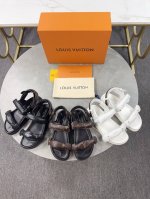 lv 路易威登 2025春夏新款 顶级版本原版一致 专柜主打最新款 新款沙滩鞋 硬货上新 代购级别！高级感十足！国内外博主刷爆的一款，复古又时髦 上脚美炸了！官