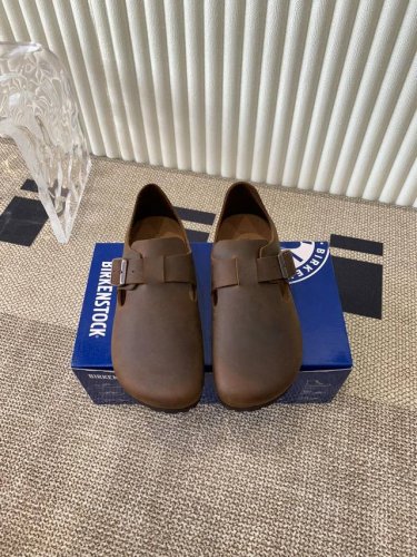 Birkenstock 博肯 真软木潮流时尚 休闲鞋 人体工程学设计符合脚形的脚床，软木材质穿着超级轻便舒适，楦形线条优美，做工精致，长时间穿着不累脚。略显慵懒