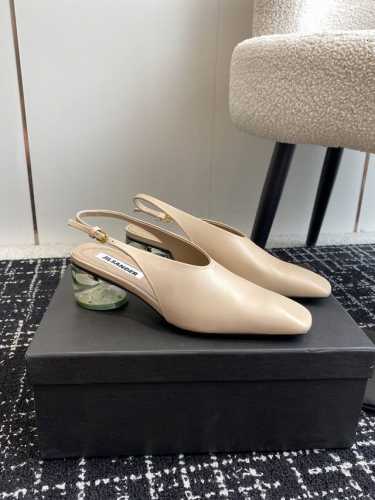 代购级 JIL sander 小众潮牌 24春夏超现代主义水晶透明跟 方头系列单鞋 凉鞋！这款现代风格凉鞋醒目吸睛，微风轻轻吹过，脚下的每一步都应该轻盈而自在。