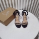 橙子出厂价p christianlouboutin 春夏新款 Cl红底鞋 铆钉一字带高跟凉鞋 铆钉加持 释放你的不羁灵魂 朋克风铆钉 彰显个性酷感十足的铆钉元素