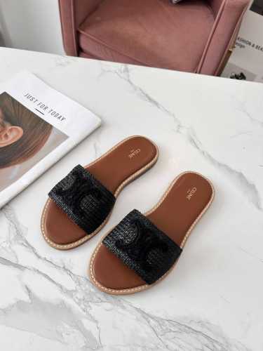 CELINE 赛琳 2024春夏新品半拖鞋鞋面采用原版定制PP草编织，大底真皮沿条组合，质感非凡上脚超级好看码数35-41 41定做不退换