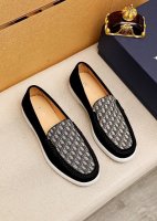 商品商标：Dior 迪奥 休闲皮鞋 正码码数: 38-44 45.46.47订做 商品材料：精选 意大利进口头层小牛皮鞋面，进口水染牛皮内里。强烈立体视觉效果，
