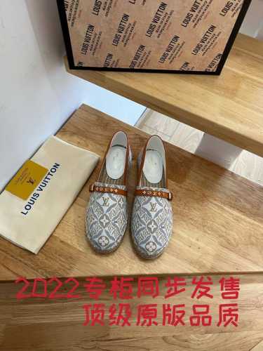 新品 Lvui Vuitton 路易威登 顶级代购货，渔夫鞋 ！HK海港城原版购入，原版一比一开发，绝对放心卖！Starboard 平面便鞋取材于丹宁字母印花牛