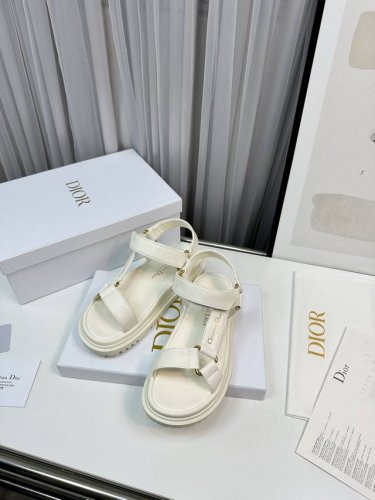 p直销 女鞋 女装 D家高版本拖鞋，Tp直销Pu大底。 新品经典款国外专柜爆款厚底拖鞋 鞋面内里：原版定制特殊材料， 鞋底：原版开模1.1 轻便 码数35-4