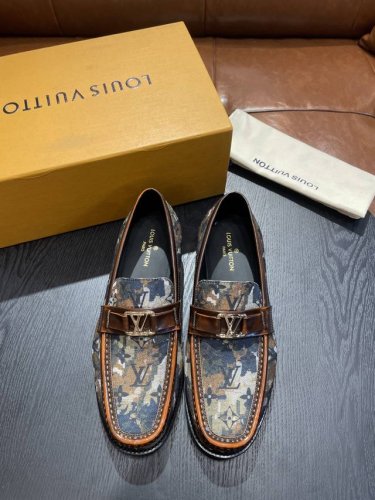 l家 Size:39-44 38.45定做 原单L家官网男士休闲皮鞋，顶级原单复刻，采用进口开边珠小牛皮，极强质感，小牛皮透气内里，原版大底，防滑耐磨！